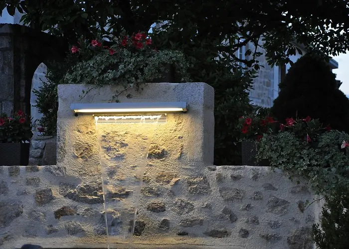 Des Voyageurs Le Rouget